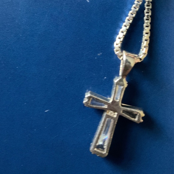 CROSS WITH TAPERED BAGUETTE  CUT CLEAR STONES AND SILVER on a  SILVER CHAIN - Picture 4 of 6
